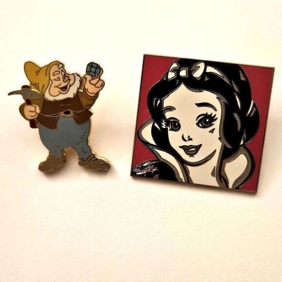 Disney Pin Vintage Lot of 2 Snow White Lefcort Portrait Happy Dwarf Green Jewel - Picture 1 of 7
